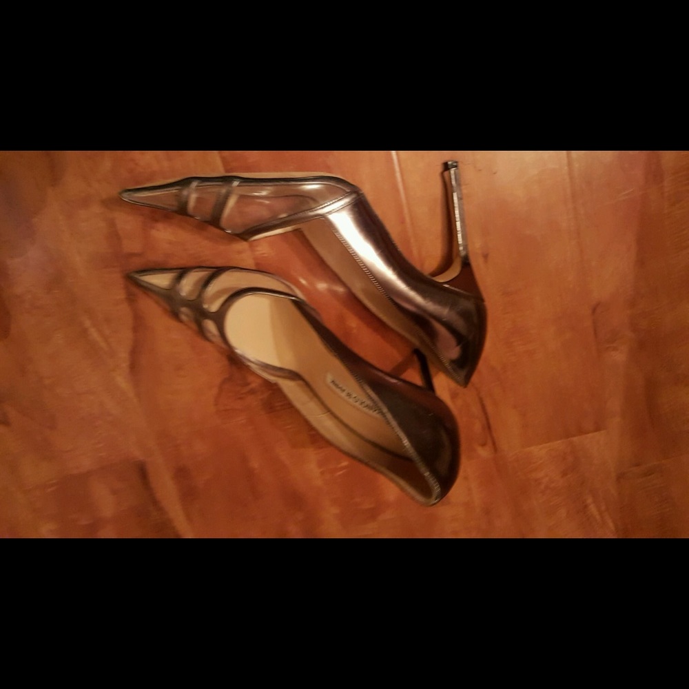 Manolo Blanik metallic silver pumps